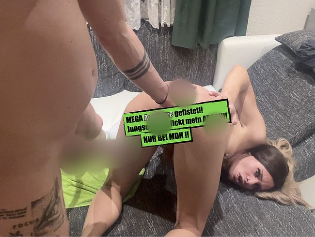 Download: GianinaTS - MEGA Analfotze gefistet!! Jungschwanz fickt mein ARSCH!!