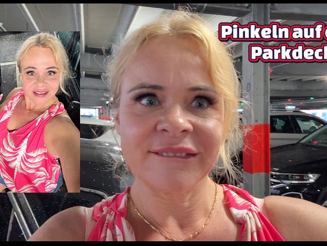 Download: GinaTomic - Pinkeln auf dem Parkdeck