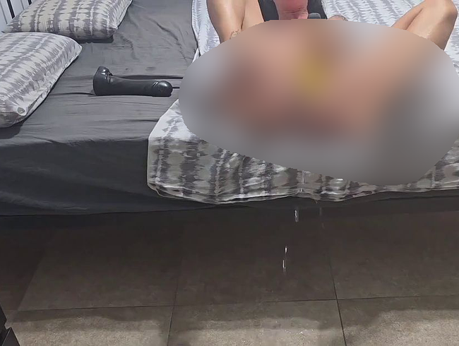 Download: Ginabae - EXTREM PISS IM BETT ! SOLO