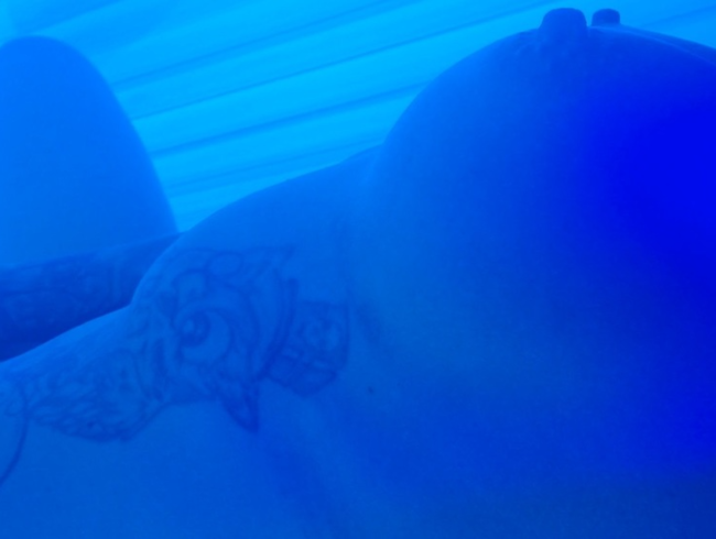 Download: Ginabae - Solarium Today ;) Nackt, nass, Nahaufnahme