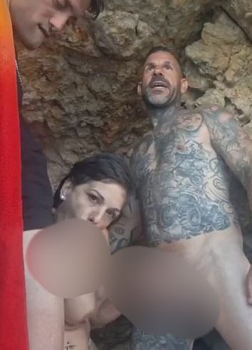 Download: Giovanni2389 - Zwei große Schwänze für Vamporosa, mit vollem Mund am Strand