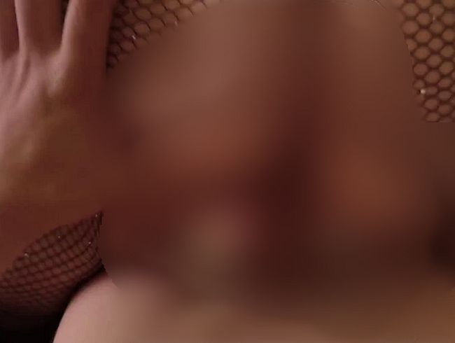 Download: Giovanni2389 - Eine richtig geile MILF, ich verwöhne sie mit meinem Schwanz und spritze ihr zum Schluss in den Mund.