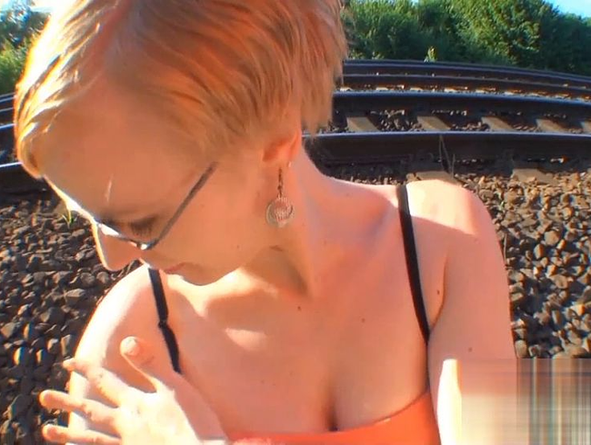 Download: Glory-Glasses - Public Blowjob