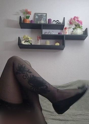 Download: Glory-Glasses - Geile Milf in Nylons und Ballerinas