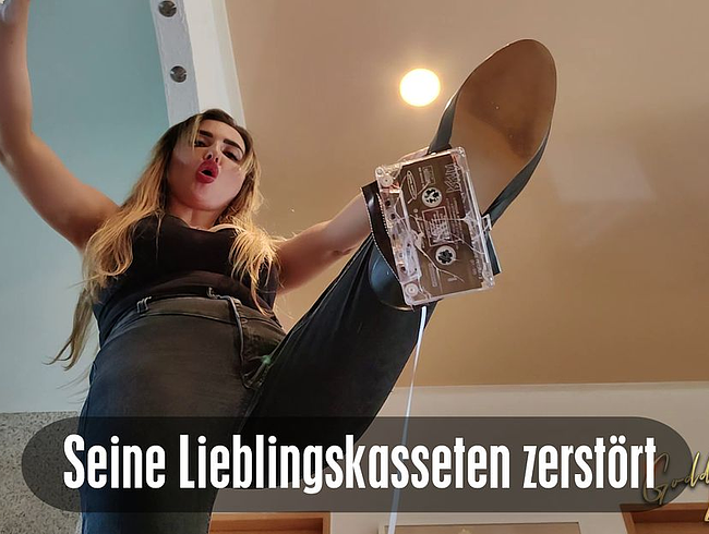Download: Goddess_Lena - Seine Lieblingskasseten zerstört
