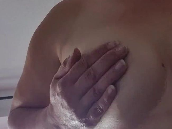 Download: Goddess_Violett - Short Clip - Geile BOOBS - Tittenfick