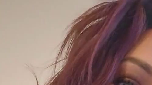 Download: Goddess_Violett - Rauchen in Leder Handschuhen