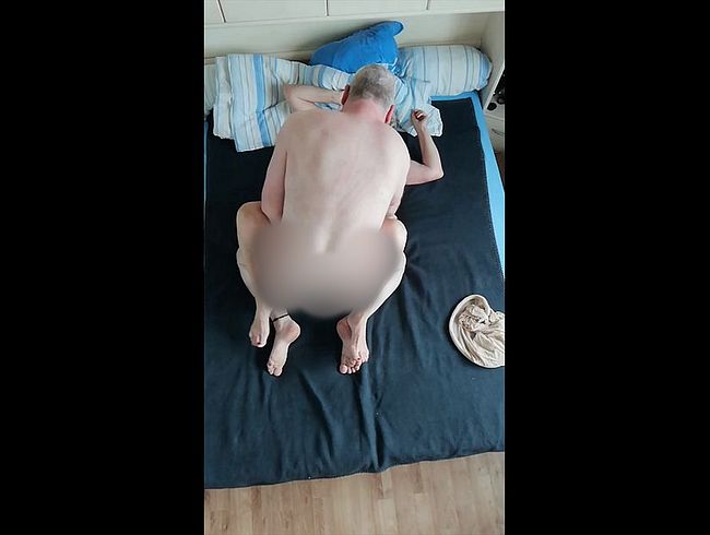 Download: Goldschatz59 - Reife alte Fotze wird von einem Versager gefickt