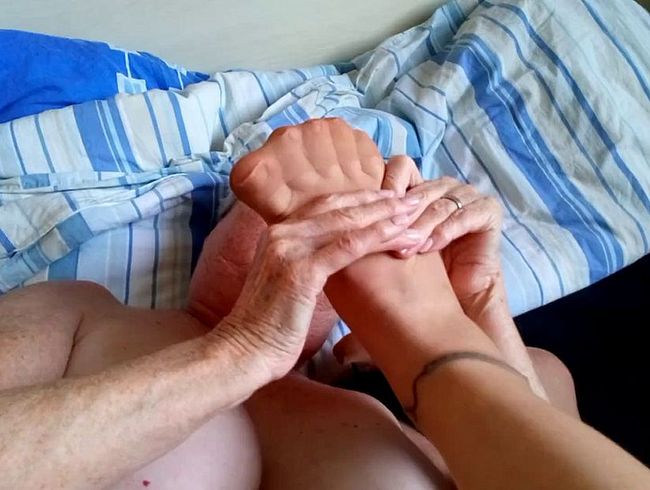 Download: Goldschatz59 - Nylonfüße von Nylonjunge Riechen, Lecken und Verwöhnen