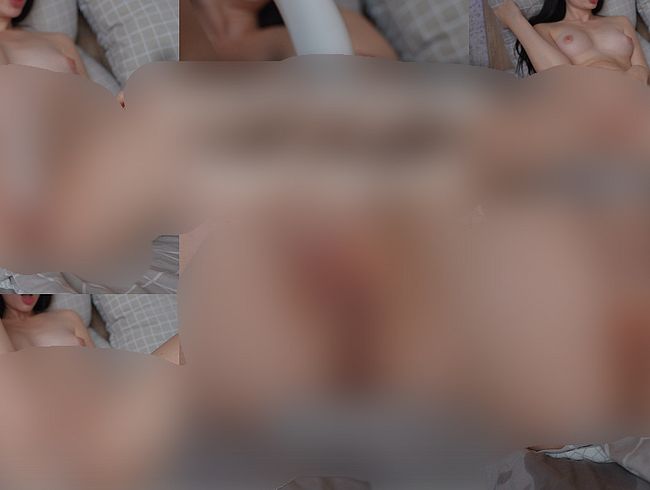 Download: HOTSEXTAPE - Nacktes Mädchen spritzt in die Muschi! Masturbieren und Orgasmus!