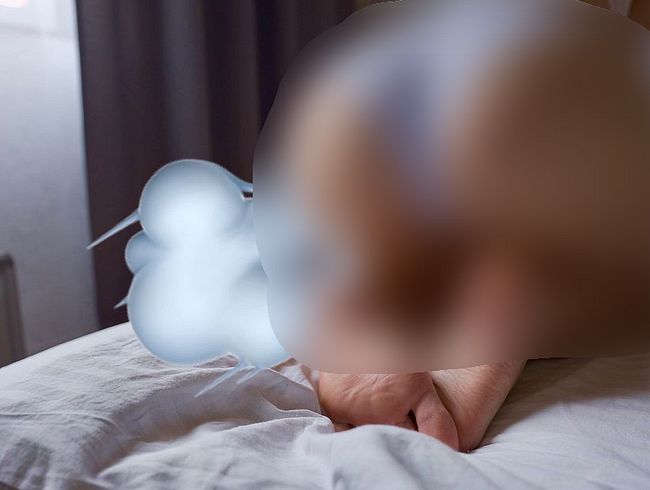 Download: HOTSEXTAPE - Perfekter Hintern, viel furzen! Barfuß! Versautes Amateur-Mädchen