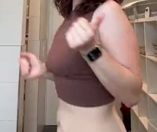 Download: Hasi_69 - Mein erstes Video. Spontaner sexy dance im Badezimmer.