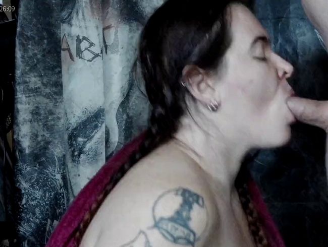 Download: HeissesRotkaeppchen - Blowjob im Bademantel