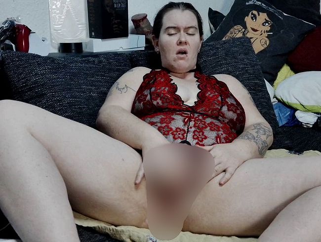 Download: HeissesRotkaeppchen - Geil am fingern weil keiner da ist