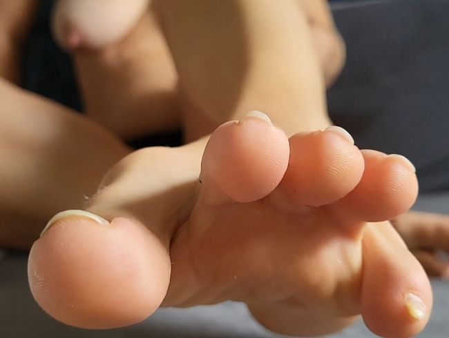 Download: Honey-Bitch - Ein Traum für jeden Fußfetischist