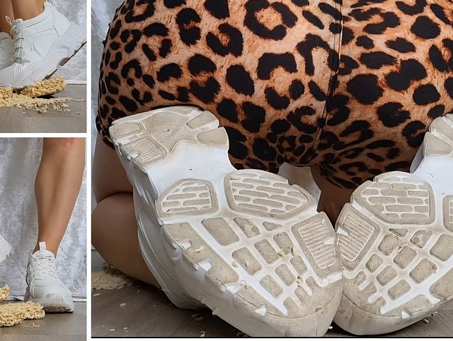 Download: Honey-Bitch - Geile Crushaktion