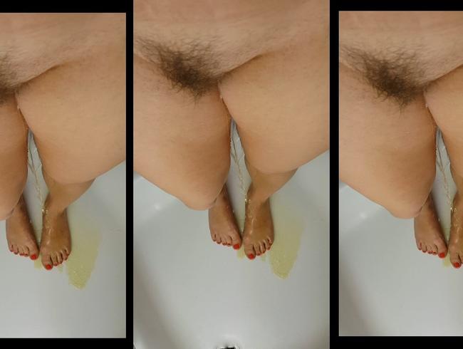 Download: Honey-Bitch - Kleiner Dusch-Pee ;)