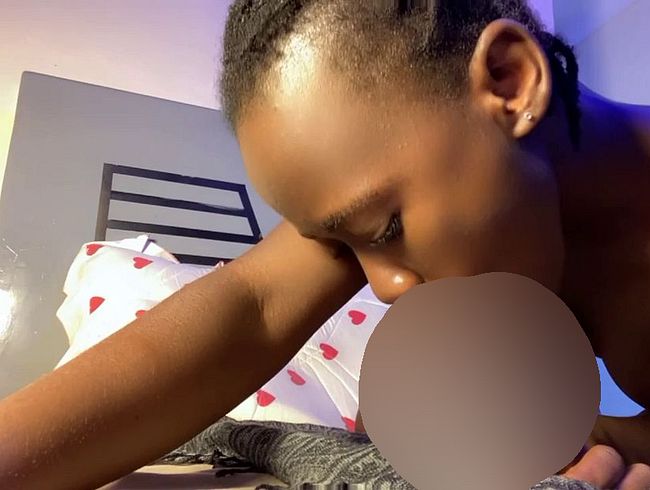 Download: Honey_Beez - Schmutziges, schlampiges Schlürfen für Papa – Unordentlicher Blowjob einer afrikanischen Schlampe