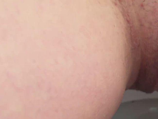 Download: HornyRose - Schnelle Pinkelnummer, weil mir fast die Blase geplatzt wäre