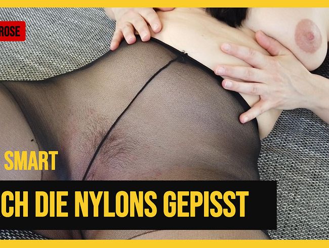 Download: HornyRose - Verführerische Piss-Show in schwarzer Nylonstrumpfhose