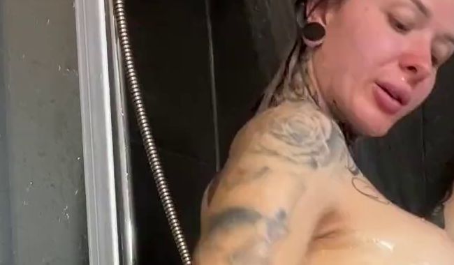 Download: HotFeli_ - Komm mit in die Dusche