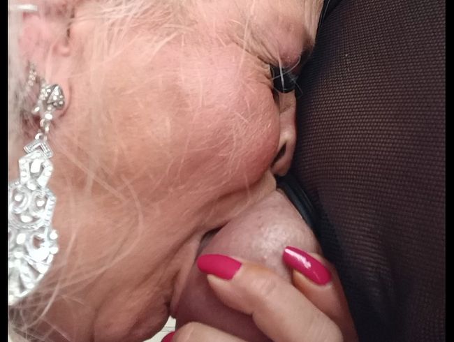 Download: HotSilli152 - Deep Throat Schlampe