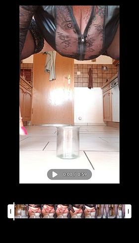 Download: HotSilli152 - Ich musste dringend pissen