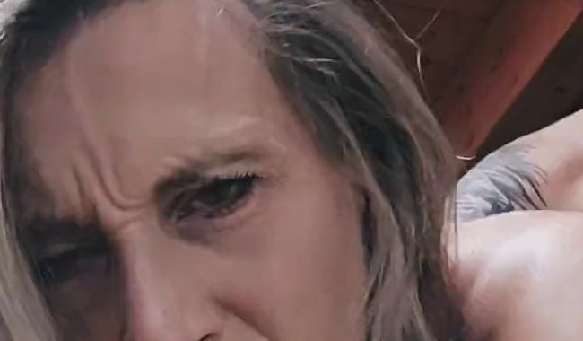 Download: Hot_Vamp89 - Doggy in der Küche gefickt worden, mit einer kleinen Botschaft an die ???