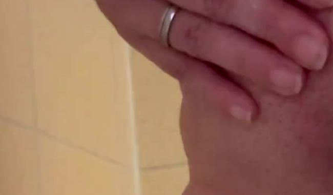 Download: Hotmum41 - Pissfotze mal wieder sehr aktiv ?