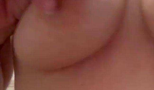 Download: Hotmum41 - Verwöhne meine Titten mit einer Massage