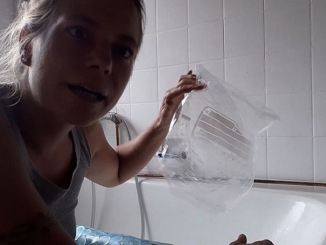 Download: HungrigesBiest - Pissen in ein Gefrierbeutel, habe ich Erfolg?