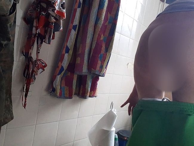 Download: HungrigesBiest - Skistellung, Erklärvideo wie eine Frau auf fremde Klos pissen