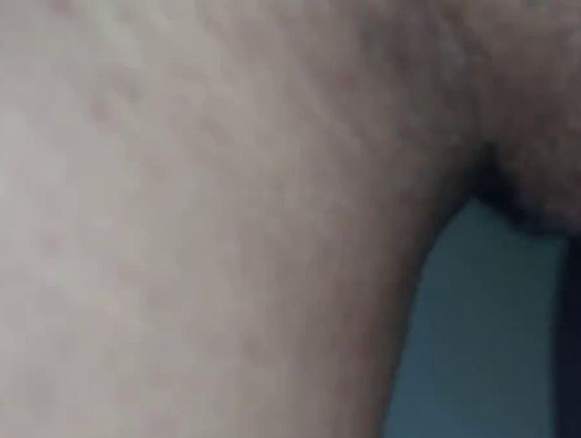 Download: HungrigesBiest - Pisse auf einem fremden Klo und stecke mir ein Vibrator beim Pissen rein, hörst du es? Vibration und