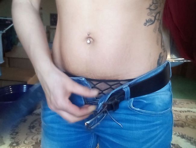 Download: HungrigesBiest - Massiere meine Muschi auf einen fremden Dachboden