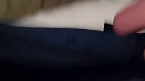 Download: HungrigesBiest - Der letzte Piss im Schnee,siehst du den Tropfen an der Muschi