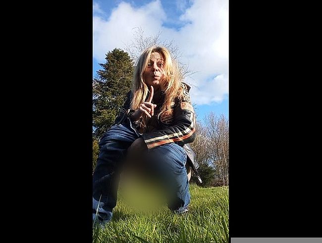 Download: HungrigesBiest - Pissen in der Natur Lederjacke Pups