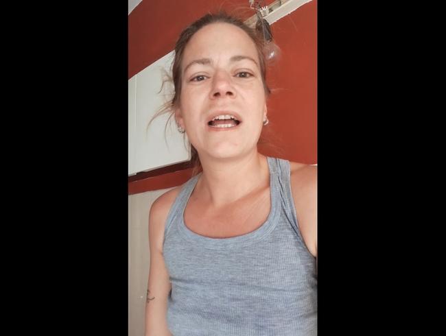 Download: HungrigesBiest - Ich entferne eine Badewanne Teil 1 Vorschlaghammer, sexy, eine Frau was sie will. Verschwitzt, klein