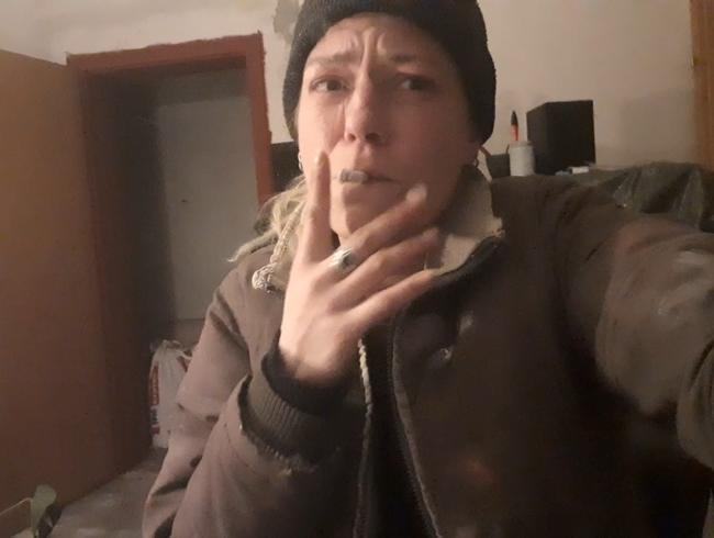 Download: HungrigesBiest - Was macht eine Frau wenn sie pissen muss will und kann nicht,rauche