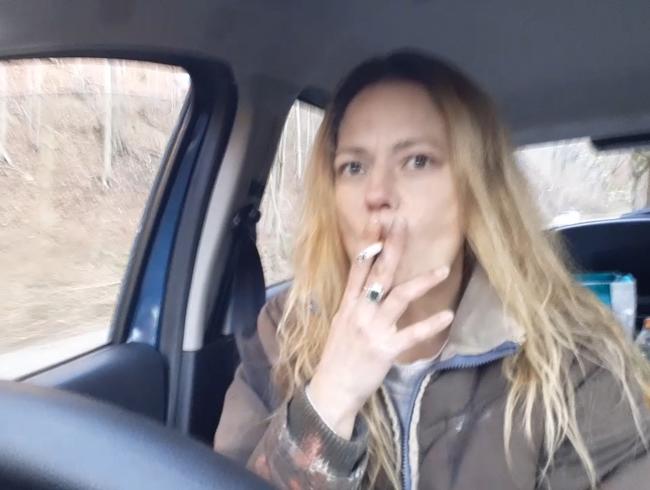 Download: HungrigesBiest - Rauchen im Auto, alles ist trocken auch meine Lippen