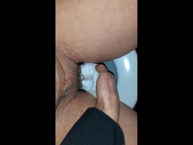 Download: HungrigesBiest - 1. WEIHNACHTSTAG 2021 pissen