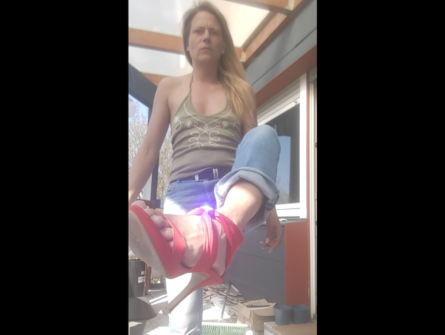 Download: HungrigesBiest - Knackarsch enge Jeanshose rote Highheels