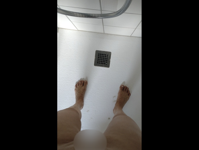Download: HungrigesBiest - Pissen in der Dusche