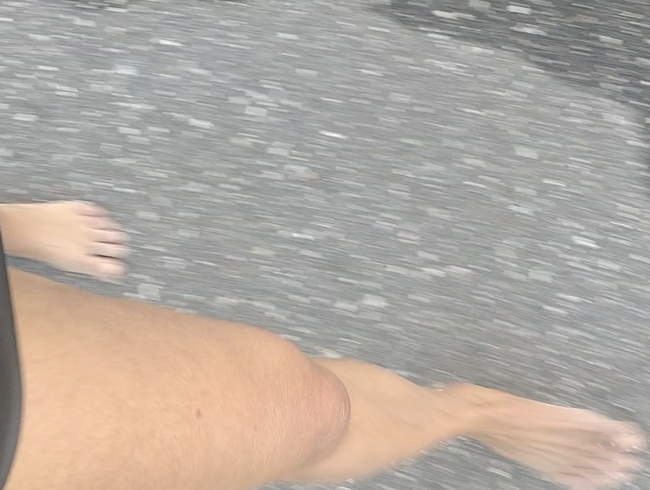 Download: HungrigesBiest - Meine Sandfüße laufen die Straße entlang