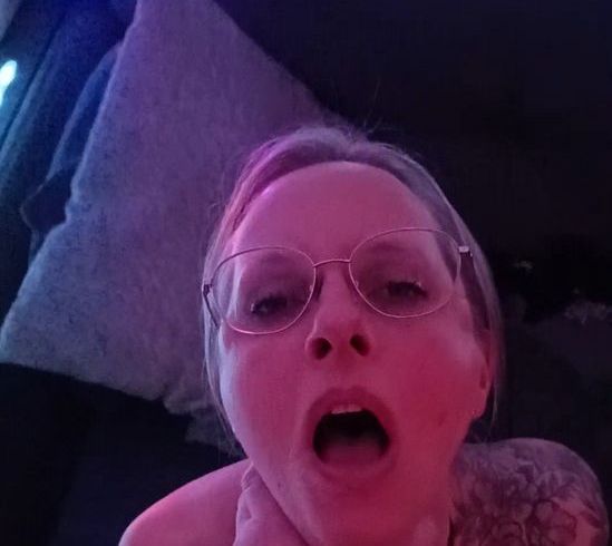 Download: Inked_Bonnie - Cum for me ich will unbedingt deinen Saft haben gib ihn mir