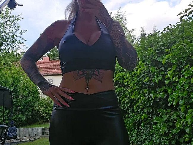 Download: Inked_Lady_ - Wunschvideo - rauchen im Lederoutfit (kein Ton)