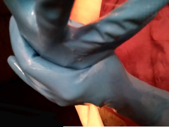 Download: InkoAlex - Blaue Handschuhe 01