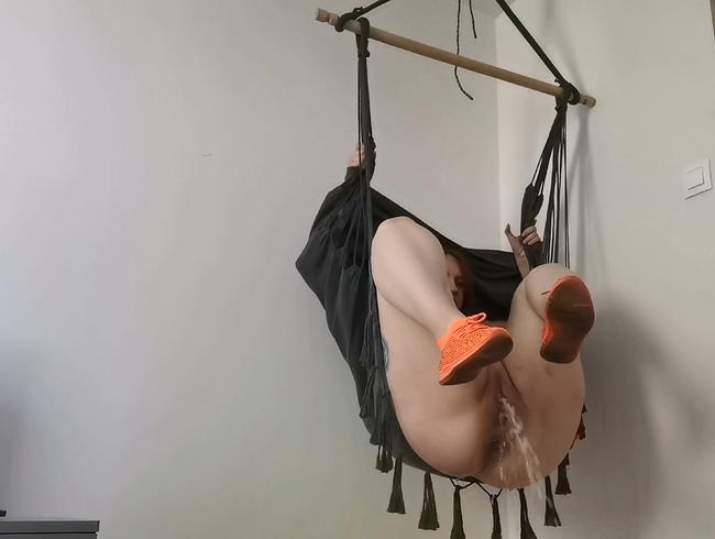Download: IssabellaBdsm - Sehr nasser Spaß auf einer 2/2-Hängematte