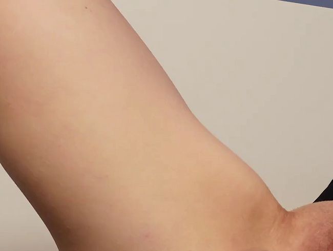 Download: Jacky8890 - Schöne feuchte Pussyspielerei mit Vibrator und Dildo