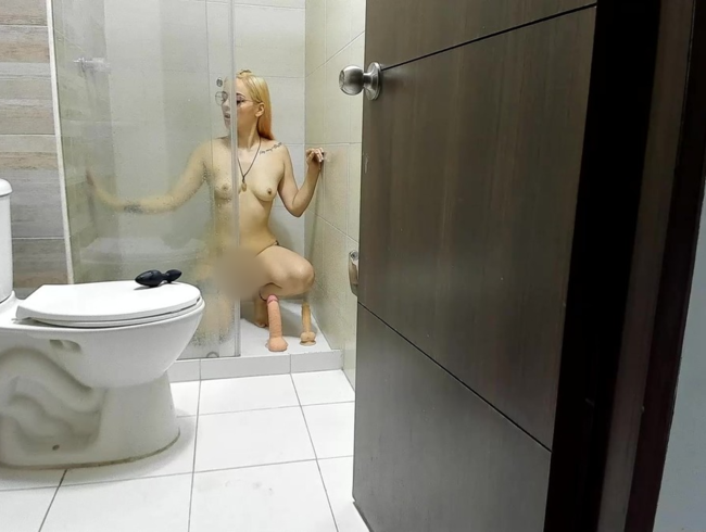 Download: JadeSmith - eine heiße Dusche endet in etwas super sexy