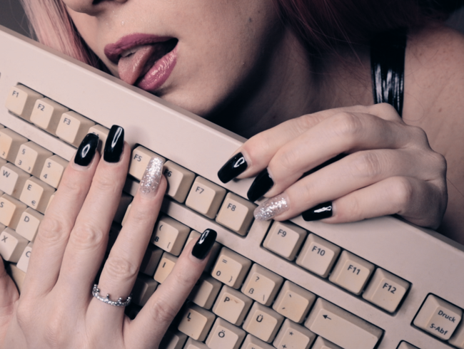 Download: JanaLogan - JOI Games - Tastenwichser